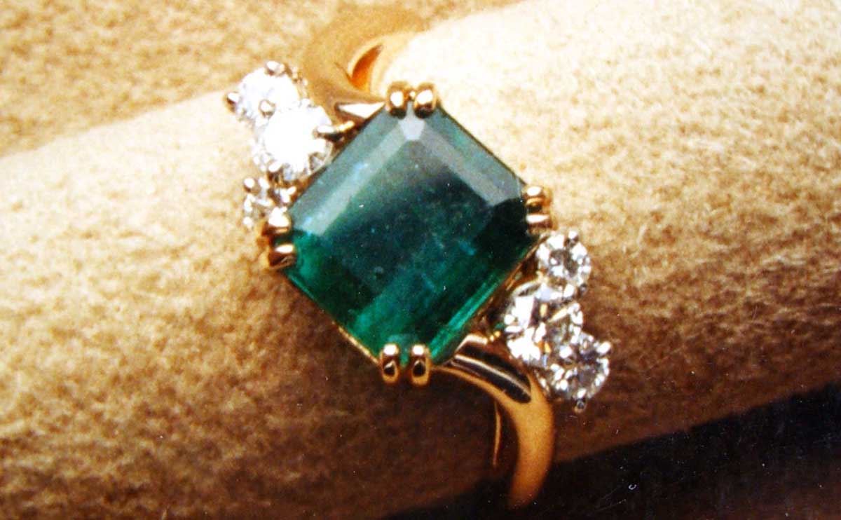 Top 10 Emerald Meaning & Properties